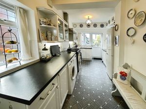 Kitchen- click for photo gallery